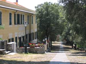 Xtrallusion photo library of independent, self-guided walking and sightseeing holidays in Italy. Pictures, images, photos and photographs taken along the way of this 1-day walking itinerary, to give you a visual impression of the day's walk.